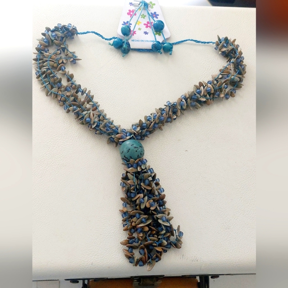 Boho Handmade Set (Necklace and earrings) - Set de Collar y Aretes Artesanal.